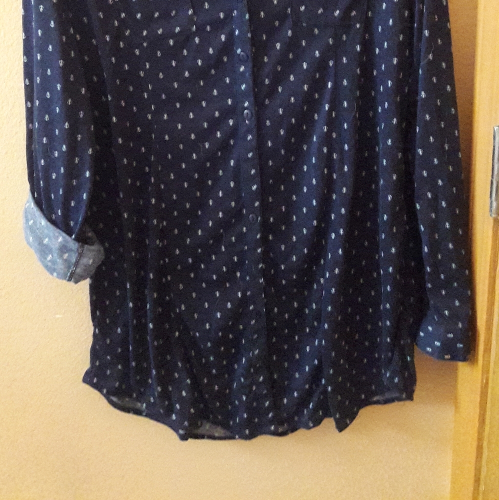 Button down - Picture 2 of 3